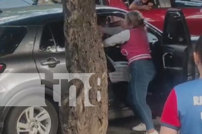 2 Foto: ¿Qué habrá pasado?, Conflicto de pareja se convierte en espectáculo viral en Managua/TN8