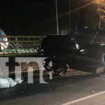 Conductor queda como «muñeco de trapo» al chocar contra valla de contención Foto: Accidente de Managua/TN8