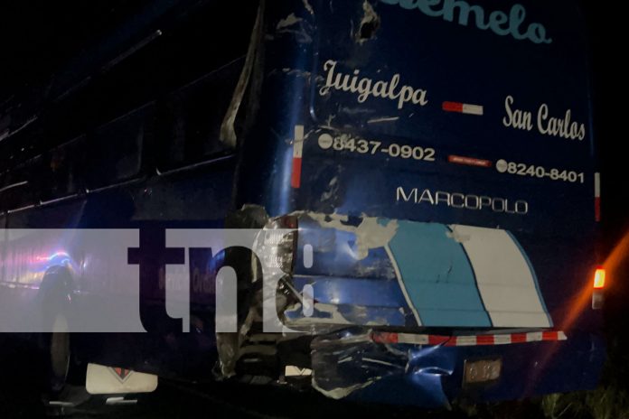 Foto:  Tragedia en la carretera de Acoyapa a San Carlos accidente entre camión y un autobús deja una víctima fallecida 7TN8Foto:  Tragedia en la carretera de Acoyapa a San Carlos accidente entre camión y un autobús deja una víctima fallecida 7TN8 Foto: Tragedia en la carretera de Acoyapa a San Carlos accidente entre camión y un autobús deja una víctima fallecida 7TN8