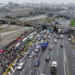Transportistas mantienen paro en Perú exigiendo medidas urgentes