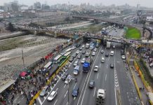 Transportistas mantienen paro en Perú exigiendo medidas urgentes