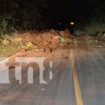 Carretera El Crucero-San Rafael del Sur obstaculizada por derrumbe Foto: Un derrumbe obstaculiza la carretera a San Rafael del Sur tras intensas lluvias las autoridades están trabajando en el despeje de la vía/TN8