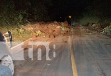 Carretera El Crucero-San Rafael del Sur obstaculizada por derrumbe Foto: Un derrumbe obstaculiza la carretera a San Rafael del Sur tras intensas lluvias las autoridades están trabajando en el despeje de la vía/TN8