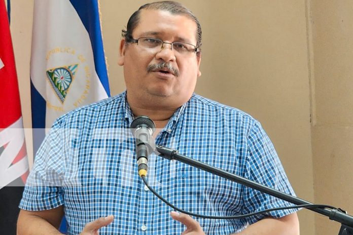 Foto: La UNAN-León organizó un conversatorio sobre la lucha revolucionaria de Nicaragua, destacando el valor de la historia y la educación /TN8 Foto: La UNAN-León organizó un conversatorio sobre la lucha revolucionaria de Nicaragua, destacando el valor de la historia y la educación /TN8
