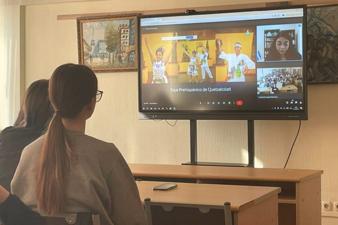 4 Foto: Estudiantes de Minsk conocen la riqueza cultural de los Huipiles Nicaragüenses/Cortesía