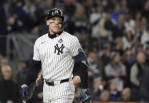 Yankees cerca de ser barridos en Serie Mundial por 4ta vez Yankees cerca de ser barridos en la Serie Mundial