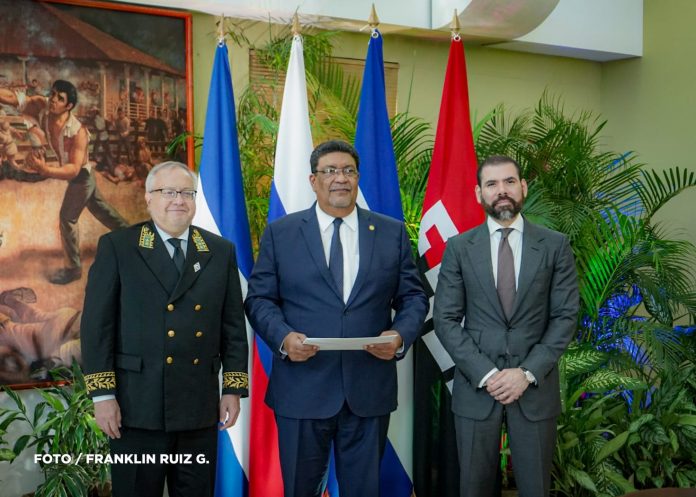 Foto: Mikhail Nikolaevich, nuevo embajador de Rusia, presenta sus copias de estilo en Nicaragua / Cortesía Foto: Mikhail Nikolaevich, nuevo embajador de Rusia, presenta sus copias de estilo en Nicaragua / Cortesía