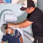 Niños reciben prótesis auditivas en el Centro Nacional de Audiología y Logopedia Foto: Prótesis auditivas en Nicaragua / TN8