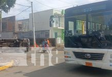 Busero de la Ruta 175, en Managua, comete «jayanada» y choca microbús Foto: Accidente con la Ruta 175 en Managua / TN8