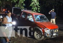 Fuerte choque entre dos camionetas y un microbús interlocal en Carazo Foto: Fuerte choque entre microbús y camionetas en Carazo / TN8