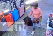 Ganchera adelanta su aguinaldo y se “pela” unos pantalones en el Huembes Foto: Gancheras en el Mercado Roberto Huembes / TN8