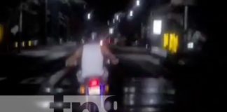 Foto: Irresponsable motociclista en la Carretera Vieja a León / TN8