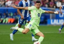 Triplete de Lewandowski afianza primer lugar del Barcelona Lewandowski marca los 3 goles del Barcelona