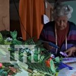 Mujer ejemplar de Matagalpa: 50 años elaborando coronas para los difuntos Foto: Doña Marfa y sus manualidades con coronas desde Matagalpa / TN8