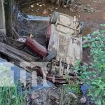 Cuatro lesionados al caer con todo y carro en un cauce de Ciudad Sandino Foto: Vehículo se precipita al fondo de un cauce en Ciudad Sandino / TN8