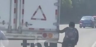 Foto: Ciclista comete imprudencia en la Cuesta El Plomo / TN8