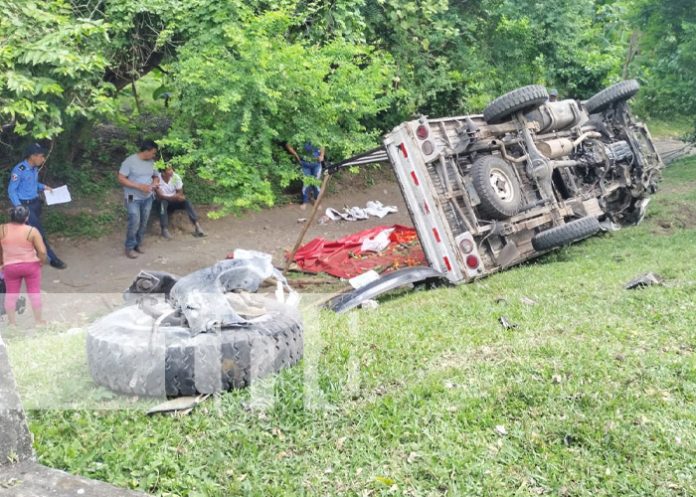 Foto: Vuelco por dormirse al volante en Ometepe / TN8 Foto: Vuelco por dormirse al volante en Ometepe / TN8