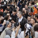 «¡A ti no te falta agua!»: el grito de desesperación de los vecinos a los reyes de España Foto: "¡A ti no te falta agua!": el grito de desesperación de los vecinos a los reyes de España/ Cortesía