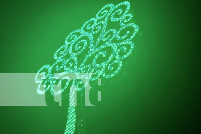 1 Foto: El color y la luz del Árbol de la Vida reflejan una Managua renovada/ TN8