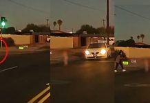 Mujer salva a bebé de ser atropellado en la calle Foto: Mujer salva a bebé /cortesía