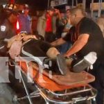 Colisión entre motocicletas en Estelí: dos mujeres y un hombre lesionados Foto: Impacto entre motocicletas en Estelí: Exceso de velocidad y un giro inesperado dejan a dos mujeres y un hombre lesionados./TN8