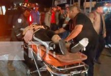 Colisión entre motocicletas en Estelí: dos mujeres y un hombre lesionados Foto: Impacto entre motocicletas en Estelí: Exceso de velocidad y un giro inesperado dejan a dos mujeres y un hombre lesionados./TN8