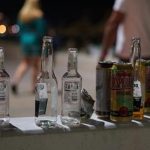 Laos investiga caso de envenenamiento por alcohol en fiesta turística Foto: Laos investiga caso de envenenamiento por alcohol en fiesta turística / Cortesía