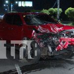 Borracho perdió el control de su camioneta y se estrelló contra una caseta de buses en Managua Foto: Aparatoso accidente en la pista suburbana de Managua /TN8