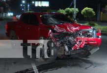 Borracho perdió el control de su camioneta y se estrelló contra una caseta de buses en Managua Foto: Aparatoso accidente en la pista suburbana de Managua /TN8