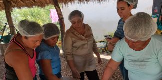 Foto: INPESCA impartieron taller en elaboración de tortas/Cortesía