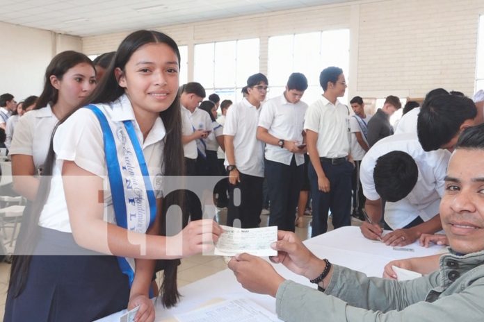 Foto: estudiantes fueron beneficiados con el bono de Bachillerato en Estelí/TN8 Foto: estudiantes fueron beneficiados con el bono de Bachillerato en Estelí/TN8