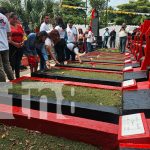 Juventud sandinista honra a los héroes y mártires de la Revolución Foto: Cementerio Periférico para rendir homenaje a los héroes y mártires de la Revolución/TN8