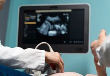 Ultrasonido captura a gemelas peleando en el vientre (VIDEO) Foto: ¡Gemelas en guerra! /cortesía
