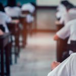 Profesora es suspendida tras filtrar accidentalmente conversación romántica con un alumno Foto: Profesora y su alumno /cortesía