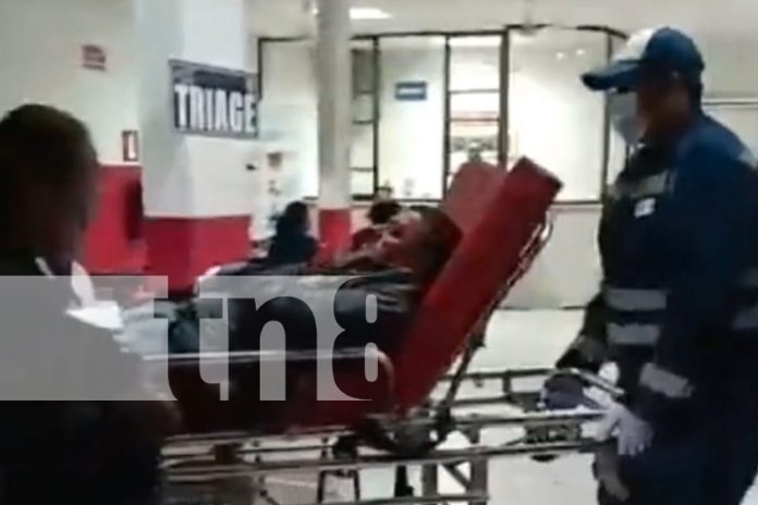 Foto: Motociclista pierde el control y cae en una hondonada en la Panamericana Sur, Carazo. Tramo peligroso sigue siendo un riesgo/TN8 Foto: Motociclista pierde el control y cae en una hondonada en la Panamericana Sur, Carazo. Tramo peligroso sigue siendo un riesgo/TN8