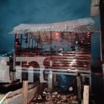 Impactante: mujer abandona a su hija tras quemar vivienda de su pareja en Bluefields Foto: En Bluefields, los vecinos se movilizan para apagar un incendio provocado por una mujer celosa. Afortunadamente, no hubo víctimas/TN8