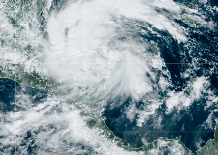 Foto: Sara toca tierra en Honduras dejando fuerte lluvias/Cortesía Foto: Sara toca tierra en Honduras dejando fuerte lluvias/Cortesía