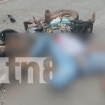 Motociclista muere al impactar contra autobús en el Caribe Sur Foto: Motociclista muere al impactar contra autobús en el Caribe Sur/TN8