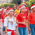 Granada: Estudiantes llenan de color y música las calles en un desfile navideño inolvidable Foto: Desfile de colores y música en Granada: estudiantes de todos los niveles celebran el fin del año lectivo 2024 con espíritu navideño. /TN8