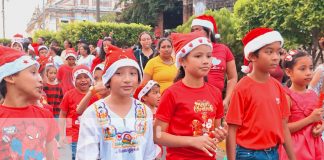 Foto: Desfile de colores y música en Granada: estudiantes de todos los niveles celebran el fin del año lectivo 2024 con espíritu navideño. /TN8