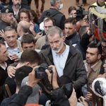 Valencianos reciben al Rey de España con abucheos y lanzamiento de barro Foto: reciben a Rey de España entre abucheos/Cortesía