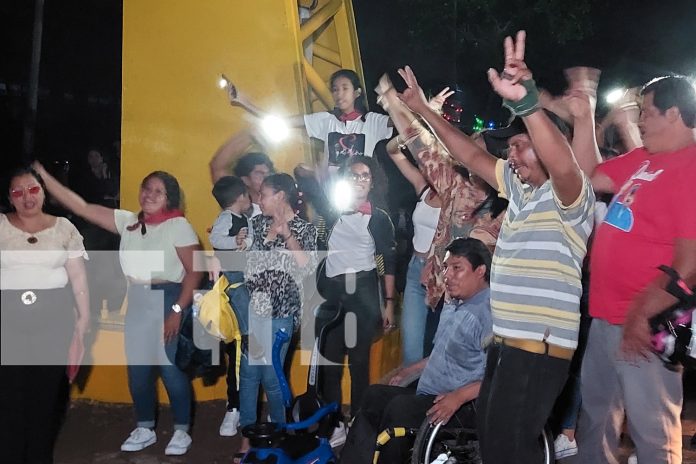 Foto: Somoto ahora brilla con el primer árbol de la vida de Madriz. ¡Un espectáculo de unidad, paz y alegría para las familias!/TN8 Foto: Somoto ahora brilla con el primer árbol de la vida de Madriz. ¡Un espectáculo de unidad, paz y alegría para las familias!/TN8