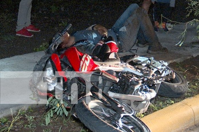 Foto: Motociclista grave en hospital tras ser atropellado intencionadamente por un camión en Managua. La policía sigue las investigaciones../TN8 Foto: Motociclista grave en hospital tras ser atropellado intencionadamente por un camión en Managua. La policía sigue las investigaciones../TN8