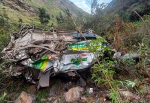 ¡Tragedia en Perú! 15 personas muertas al caer camión por un barranco Foto: Trágico accidente en Perú/Cortesía