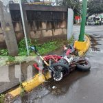 Conductor se pasa la roja y dejo grave a un motociclista en carretera a Masaya