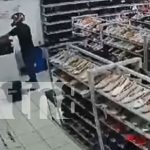 Delincuente se mete a robar a una tienda de zapatos en Altamira, Managua Foto: Del zapato al minisúper: ladrón descontrolado tiene en alerta a Managua/TN8