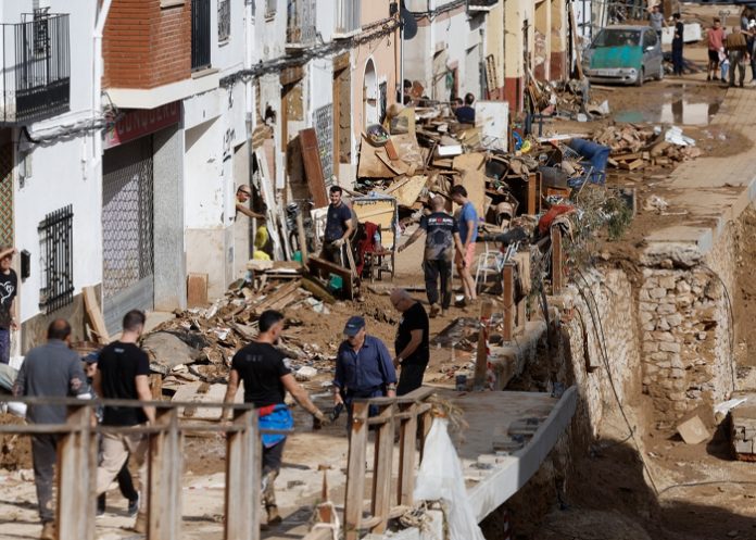 3 Foto: Valencia recupera el 94% del servicio eléctrico tras el paso de la DANA / Cortesía