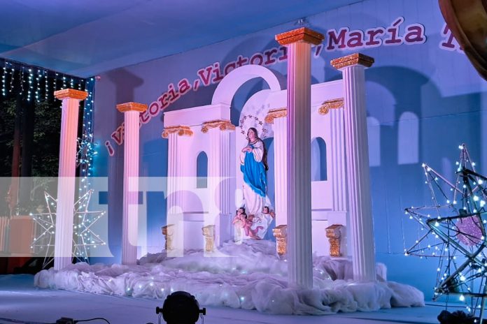 Foto: ¡Se sienten los aires de diciembre! Los altares de la Avenida de Bolívar a Chávez ya están casi listos para el inicio de la novena/TN8 Foto: ¡Se sienten los aires de diciembre! Los altares de la Avenida de Bolívar a Chávez ya están casi listos para el inicio de la novena/TN8