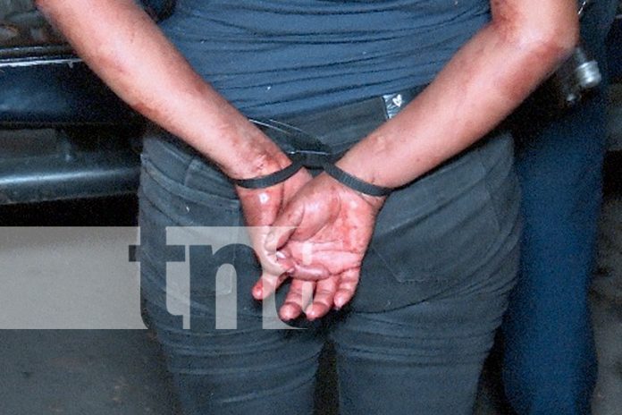 Foto: Bajo los efectos del alcohol, una mujer asesina a su pareja en el barrio Reparto España en Managua. La policía investiga el crimen /TN8 Foto: Bajo los efectos del alcohol, una mujer asesina a su pareja en el barrio Reparto España en Managua. La policía investiga el crimen /TN8