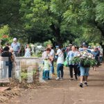 Nicaragüenses visitan a sus difuntos en los diferentes cementerios del país Foto: Familias nicaragüenses se acercan a los cementerios de la ciudad/TN8